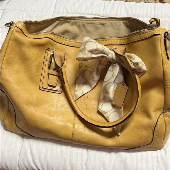 Coach Camel Leather Bag with Cream Scarf - Picture 2 of 13